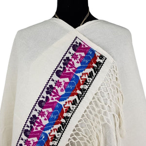 Rebozo de manta con bordado hilván