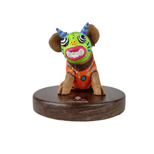 Reconocimiento con artesanía mexicana. Cerdito con máscara en trofeo con base de madera y placa metálica personalizada