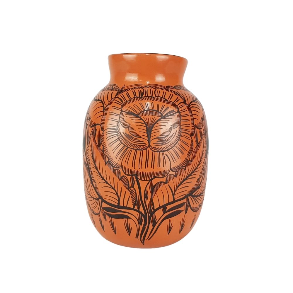 Florero alargado chico de barro bruñido decorado con flores y pájaros