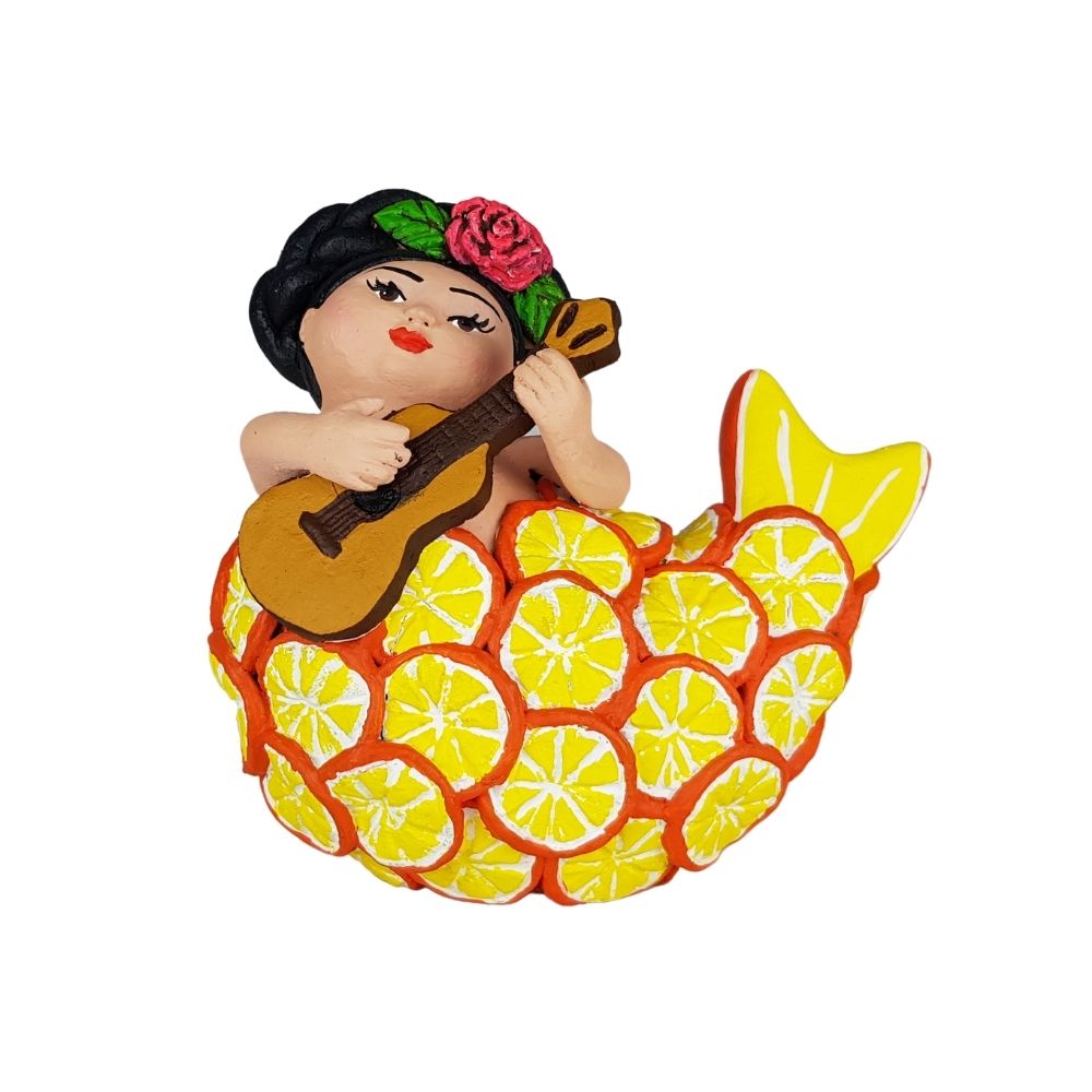 Sirena mexicana con escamas de naranja, figura de barro de Tlaquepaque Jalisco