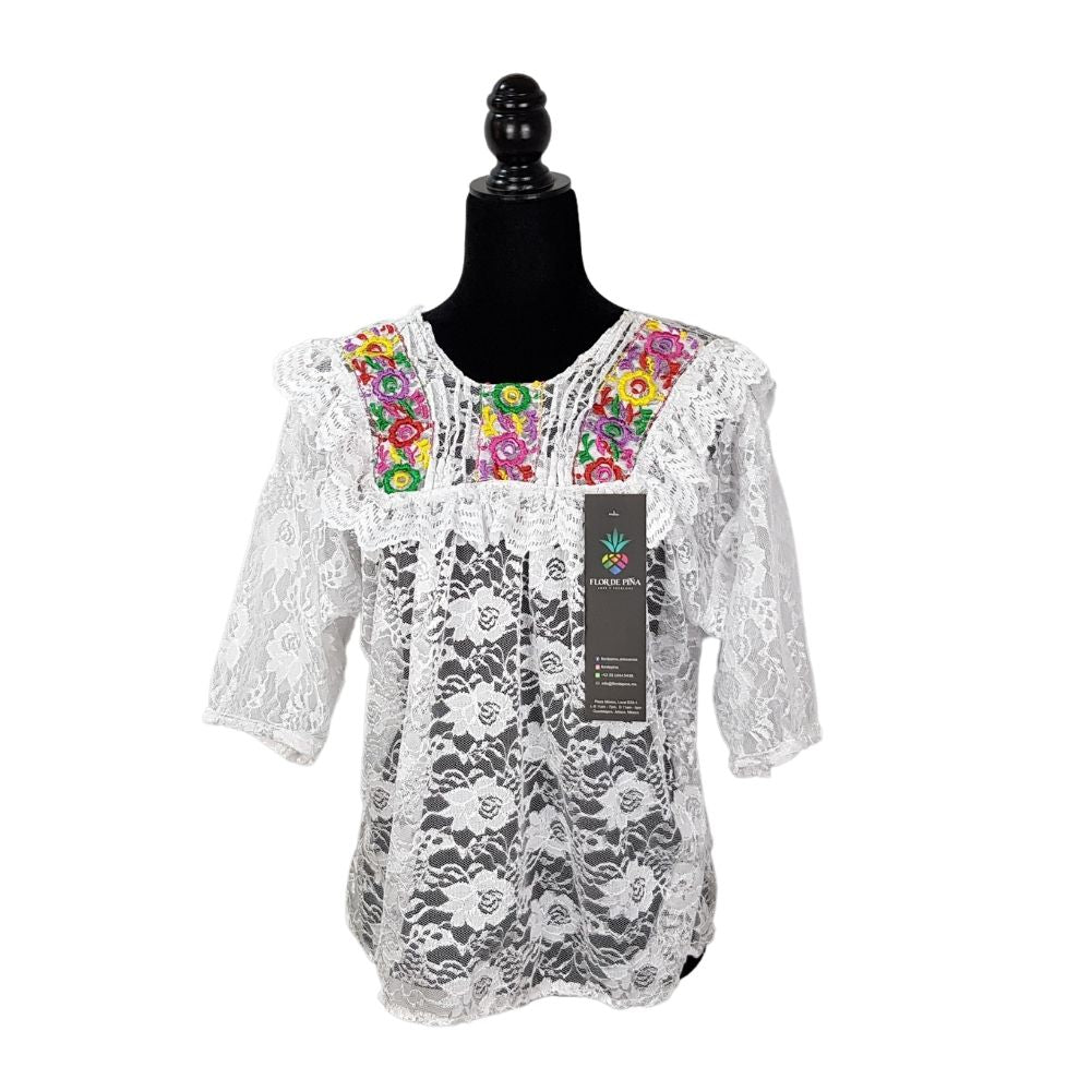 Blusa Quialana chica y mediana de encaje con bordado en cuello