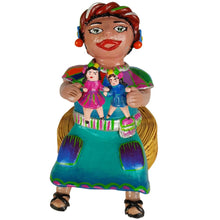 Cargar imagen en el visor de la galería, Muñeca de arte popular mexicano elaborada con barro betus
