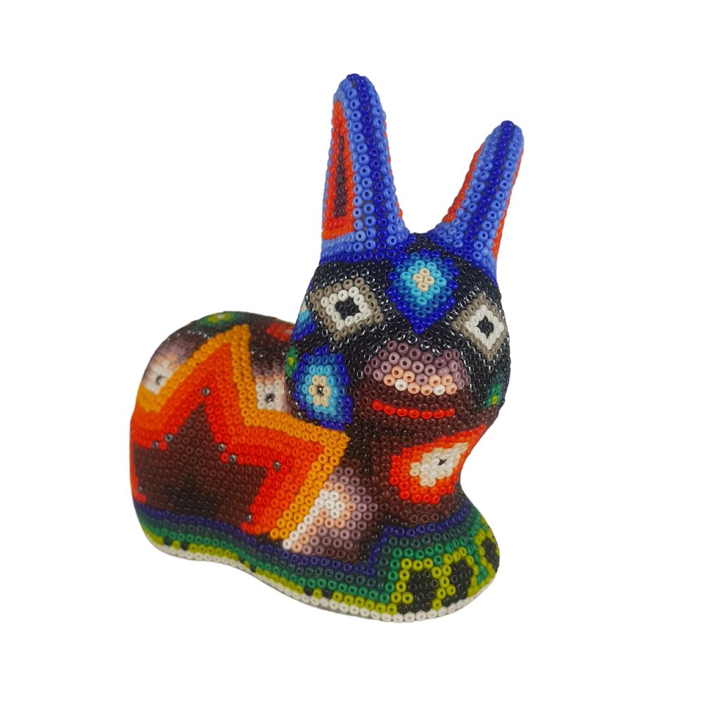 Conejo Wixárica hecho de papel maché
