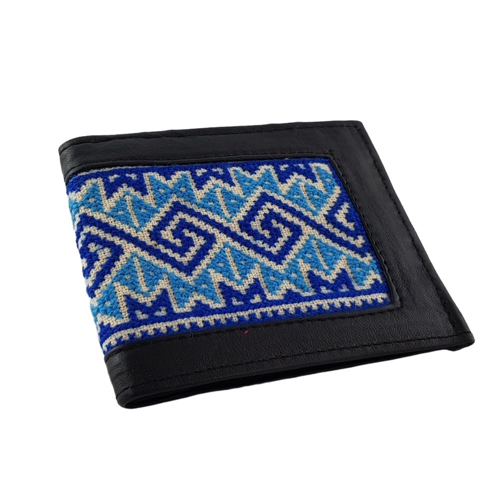 Cartera de piel con bordado wixárica