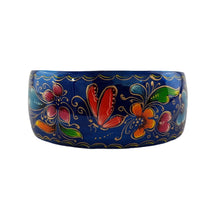 Cargar imagen en el visor de la galería, Brazalete ancho de cobre decorado con mariposas y flores
