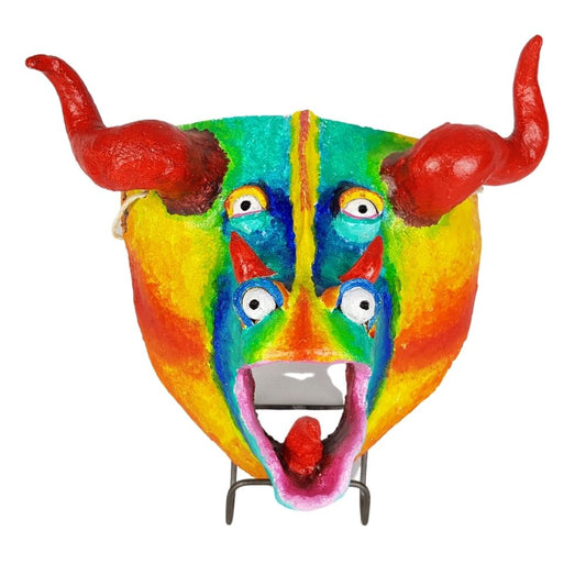 Máscara elaborado en barro policromado frío