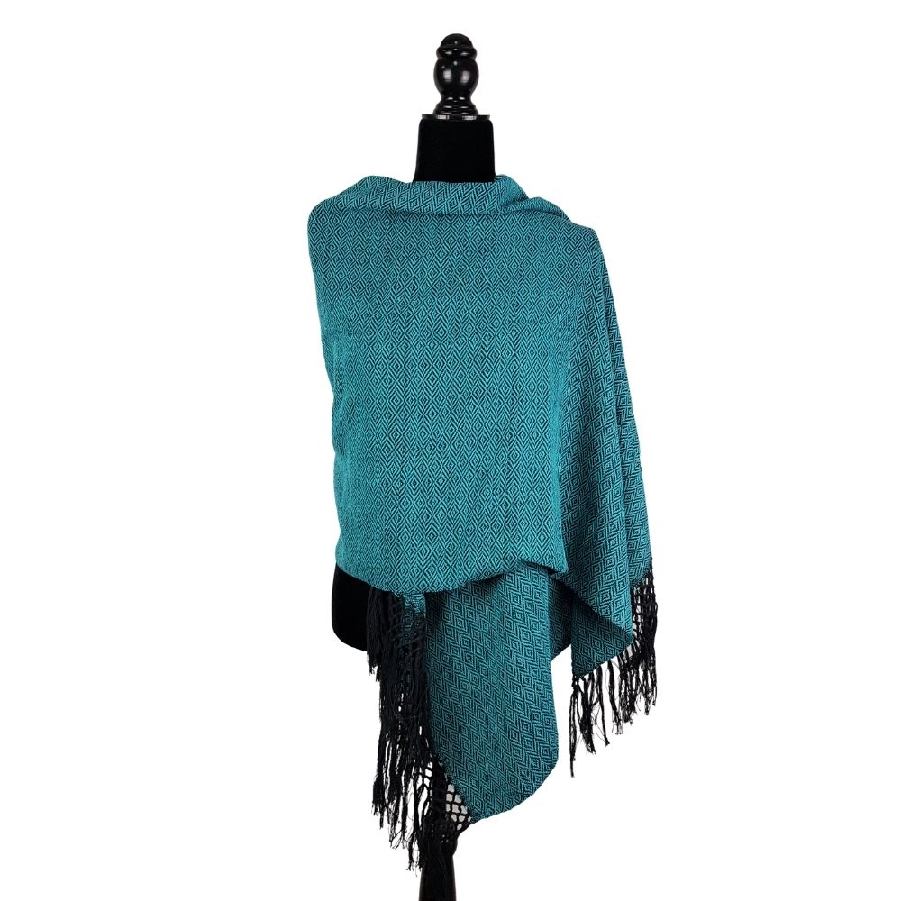 Rebozo mexicano de rombos elaborado con hilo de algodón