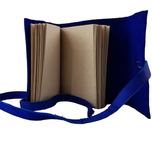 Libreta con hojas de papel reciclado y forro de piel costurada a mano