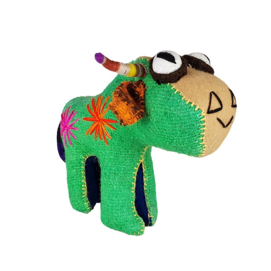 Animalito de lana, peluche toro artesanal bordado a mano