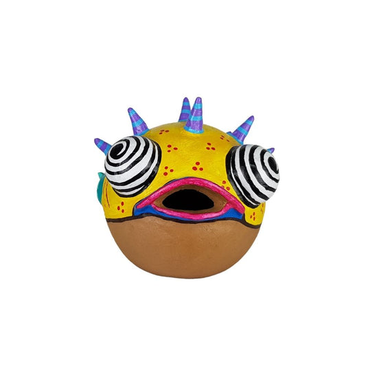 Alcancía de pez globo, elaborado en barro policromado frío