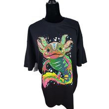 Cargar imagen en el visor de la galería, Playera estampada con figura de ajolote en colores neón
