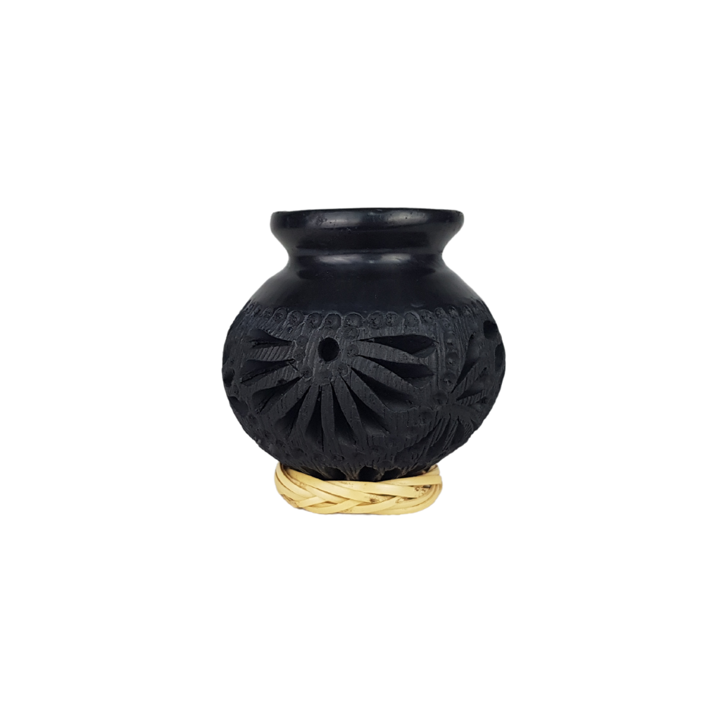 Cantarito mini de barro negro decorado con hermosos calados