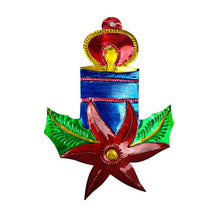 Cargar imagen en el visor de la galería, Figura navideña de hojalata en forma de piñatas, velas y campanas
