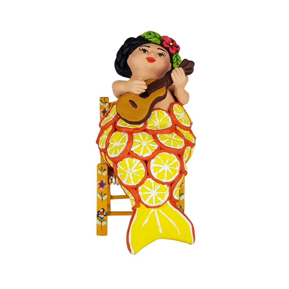Sirena mexicana con escamas de naranja, figura de barro de Tlaquepaque Jalisco