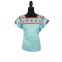 Cargar imagen en el visor de la galería, Blusa de lino con bordados Tzotziles tradicionales de Chiapas color azul con detalles rosas
