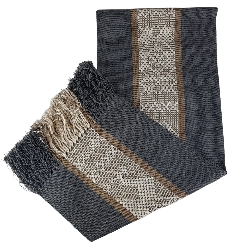 Camino de mesa de 1.5 m de largo con brocados tradicionales de Santo Tomás Jalieza, Oaxaca