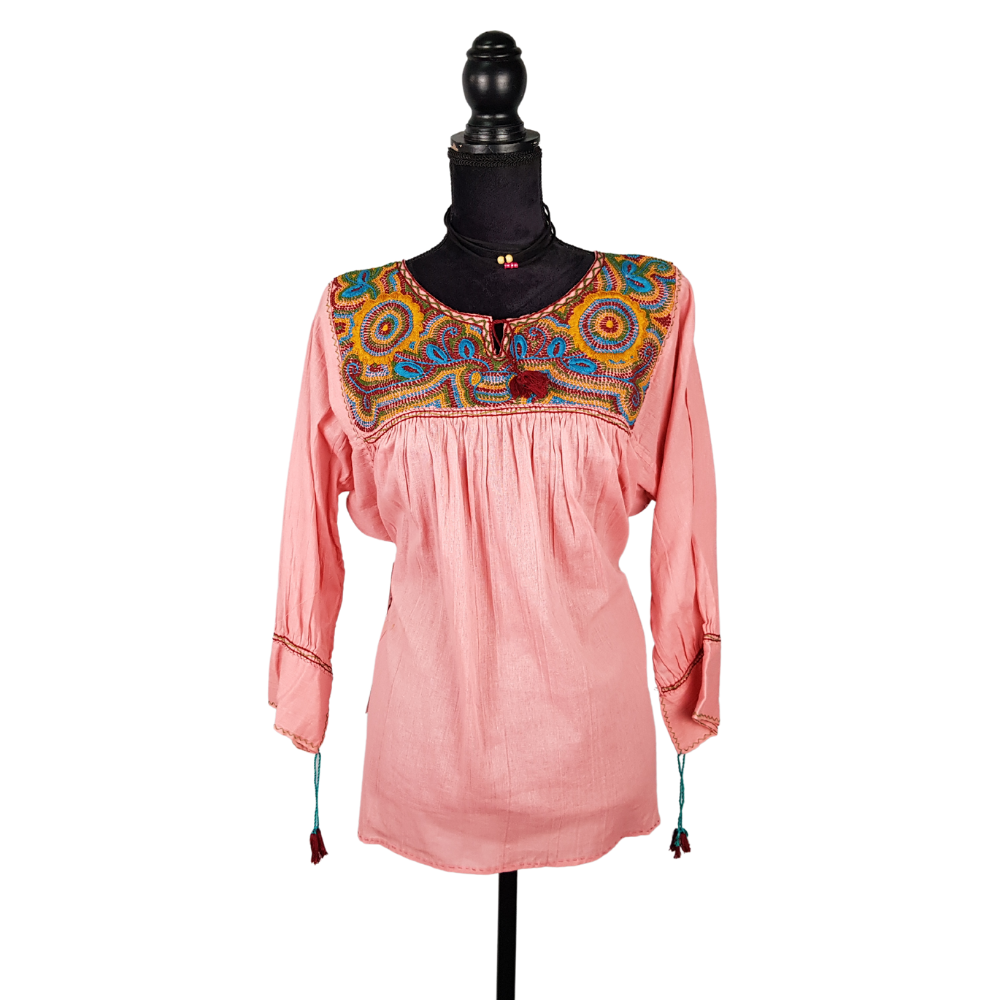 Blusa Aguacatenango con bordado de nudito, hecha en Chiapas