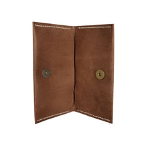 Cargar imagen en el visor de la galería, Cartera de piel costurada a mano
