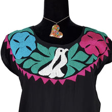 Cargar imagen en el visor de la galería, Blusa mediana de media gala con bordado relleno de Jalapa de Díaz
