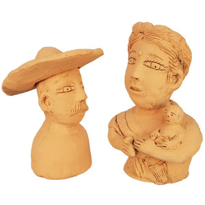 Don José y doña Teresita, figura decorativa de barro moldeada a mano
