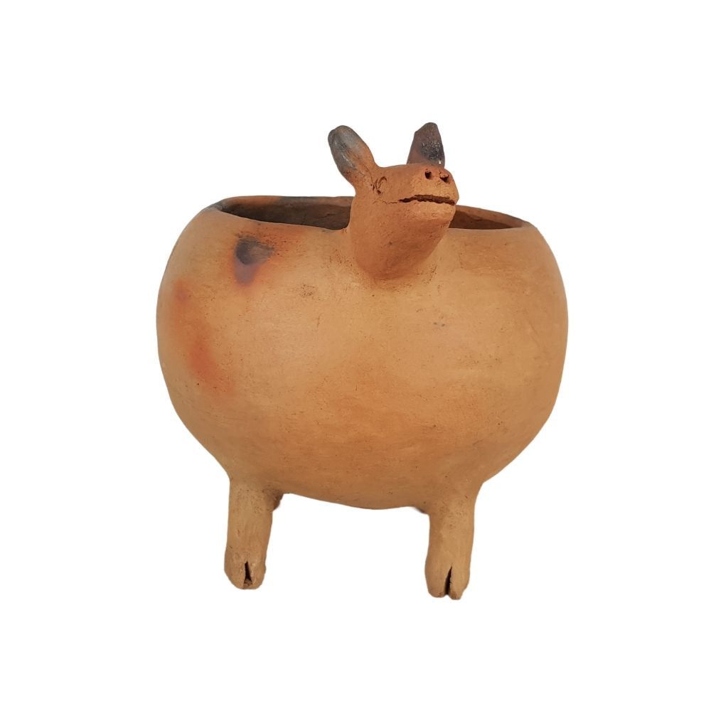 Maceta con forma de torito o mulita de alfarería prehispánica