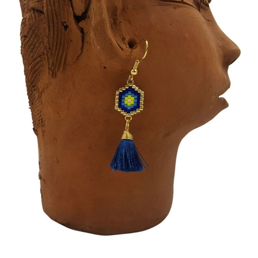 Arete chico elaborado a mano con cristales miyuki