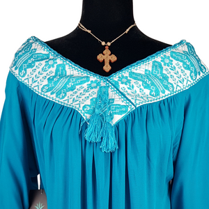 Blusa fresca de rayón con bordado de hilván tradicional de Puebla y manga 3/4