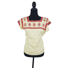 Cargar imagen en el visor de la galería, Blusa de lino con bordados Tzotziles tradicionales de Chiapas color manta con detalles rosas

