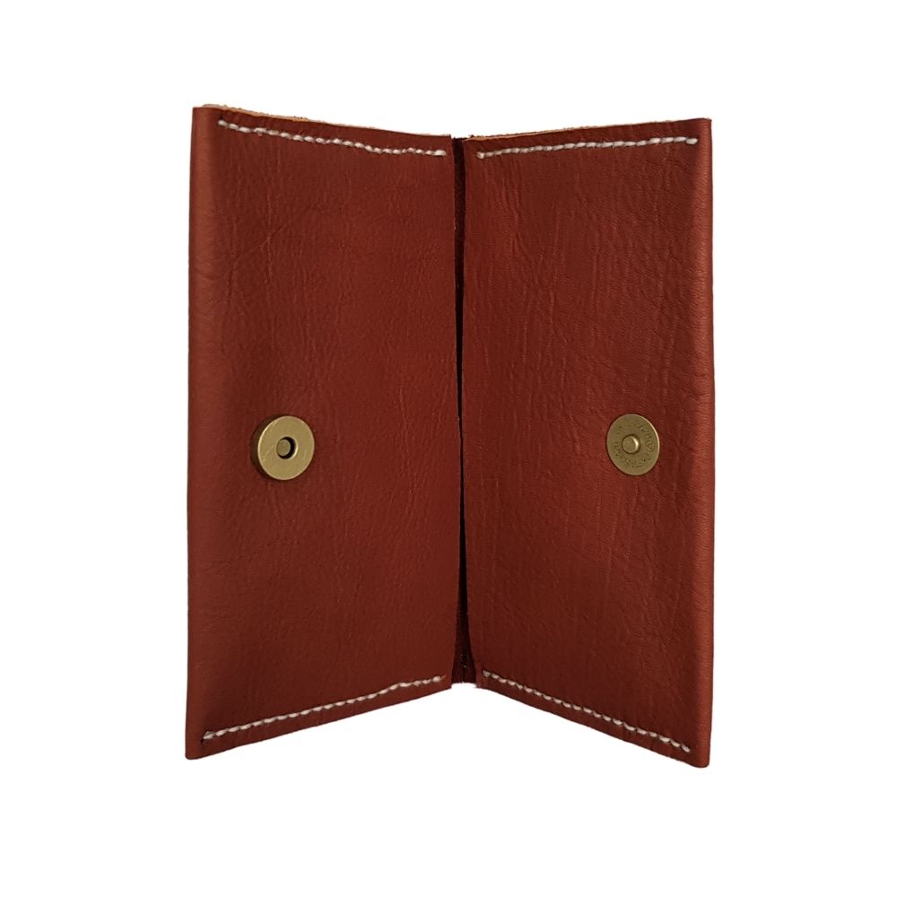 Cartera de piel costurada a mano