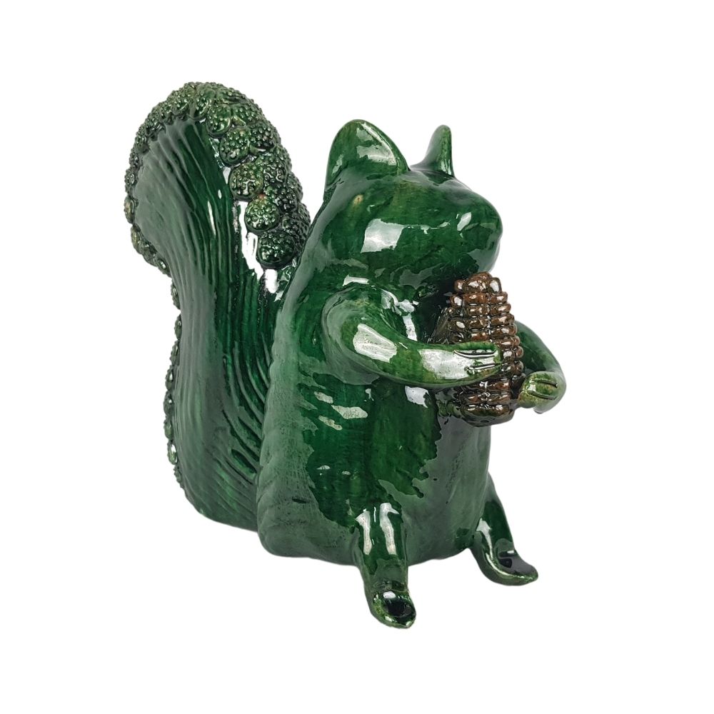 Ardillita grande decorada con la técnica de barro vidriado