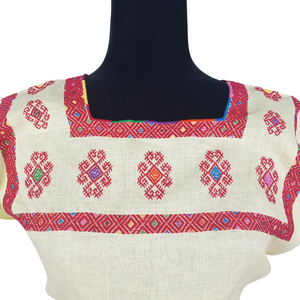 Blusa de lino con bordados Tzotziles tradicionales de Chiapas color manta con detalles rojos