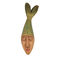 Cargar imagen en el visor de la galería, Rostro de sirena tallada en madera de pino
