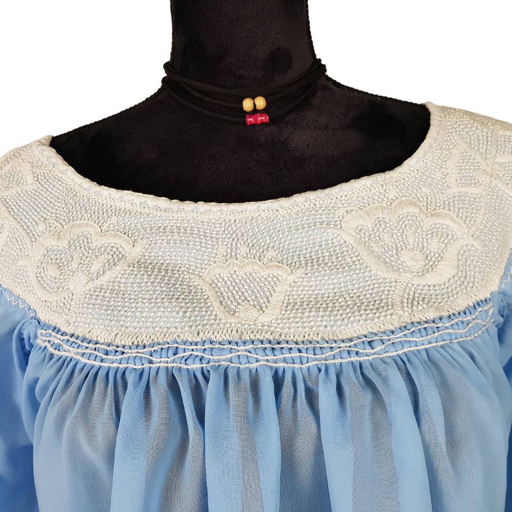 Blusa Aguacatenango con bordado de nudito, hecha en Chiapas