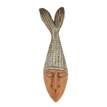 Cargar imagen en el visor de la galería, Rostro de sirena tallada en madera de pino
