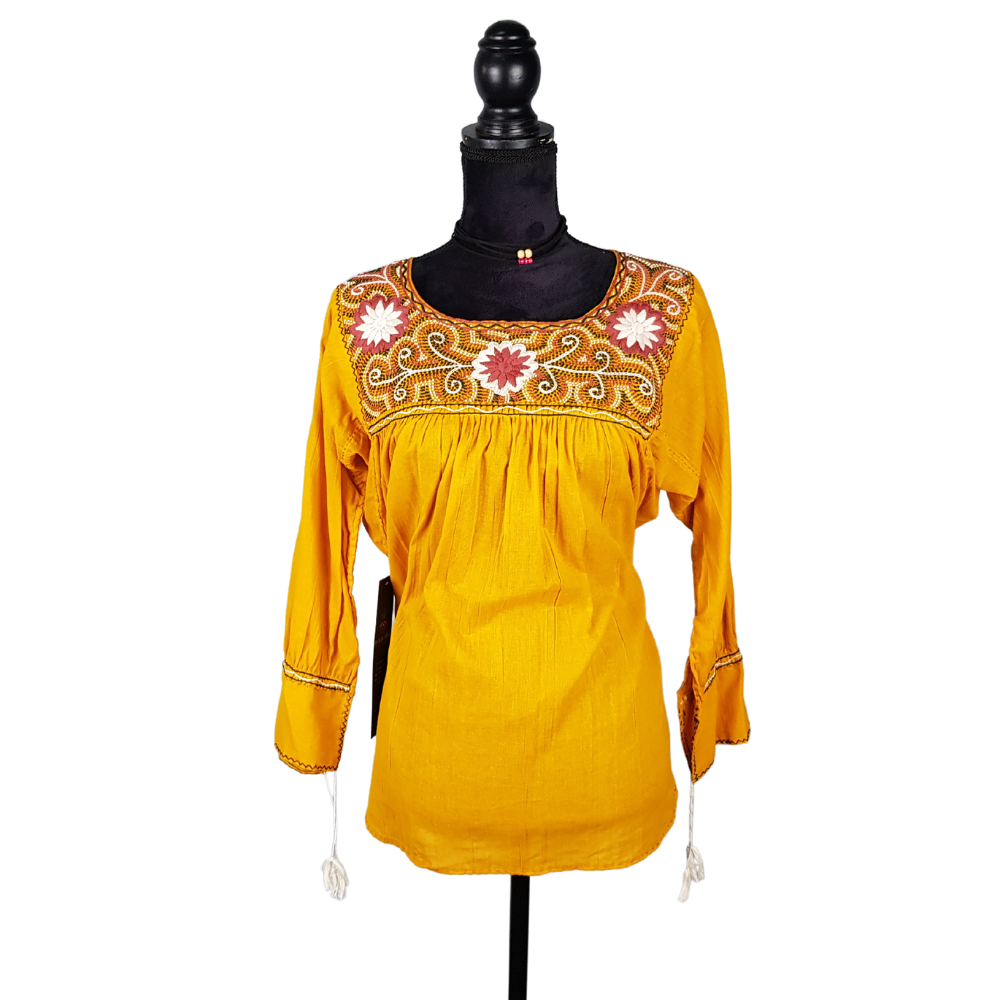 Blusa Aguacatenango con bordado de nudito, hecha en Chiapas