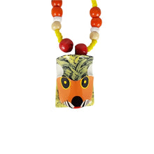 Cargar imagen en el visor de la galería, Collar de máscara miniatura del baile de los Morenos, tallada y decorada a mano

