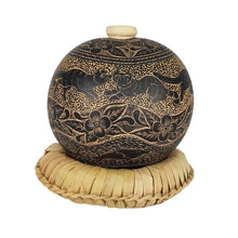 Cargar imagen en el visor de la galería, Licorera para mezcal elaborada con jícara de árbol calada a mano, tamaño grande
