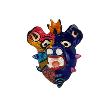 Cargar imagen en el visor de la galería, Mascarita de Tonalá, figura surrealista de arte popular mexicano elaborada con barro betus
