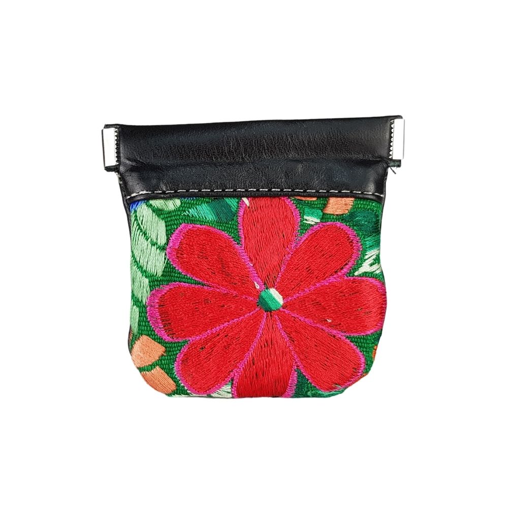 Monedero de piel con textil artesanal y fleje