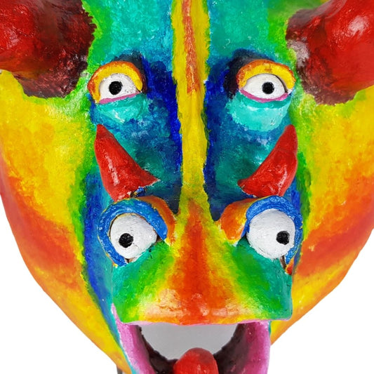 Máscara elaborado en barro policromado frío