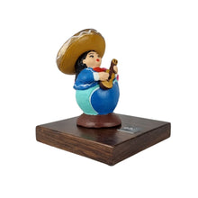 Cargar imagen en el visor de la galería, Reconocimiento con artesanía mexicana. Sirena mariachi en trofeo con base de madera y placa metálica personalizada
