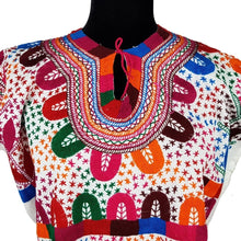Cargar imagen en el visor de la galería, Blusa tradicional chiapaneca con bordado de milpas
