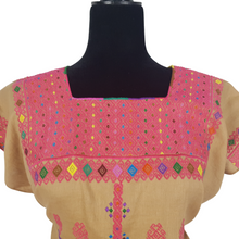 Cargar imagen en el visor de la galería, Blusa de lino con bordados Tzotziles tradicionales de Chiapas color café con rosa y varios colores
