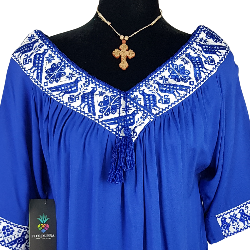 Blusa fresca de rayón con bordado de hilván tradicional de Puebla y manga 3/4