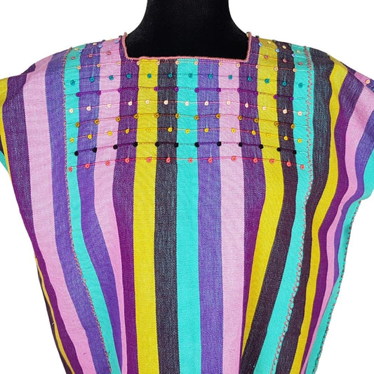 Blusa chiapaneca mediana decorada con nuditos al pecho