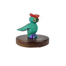 Cargar imagen en el visor de la galería, Reconocimiento con artesanía mexicana. Alebrije de madera chico en trofeo con base de madera y placa metálica personalizada
