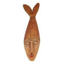 Cargar imagen en el visor de la galería, Rostro de sirena tallada en madera de pino
