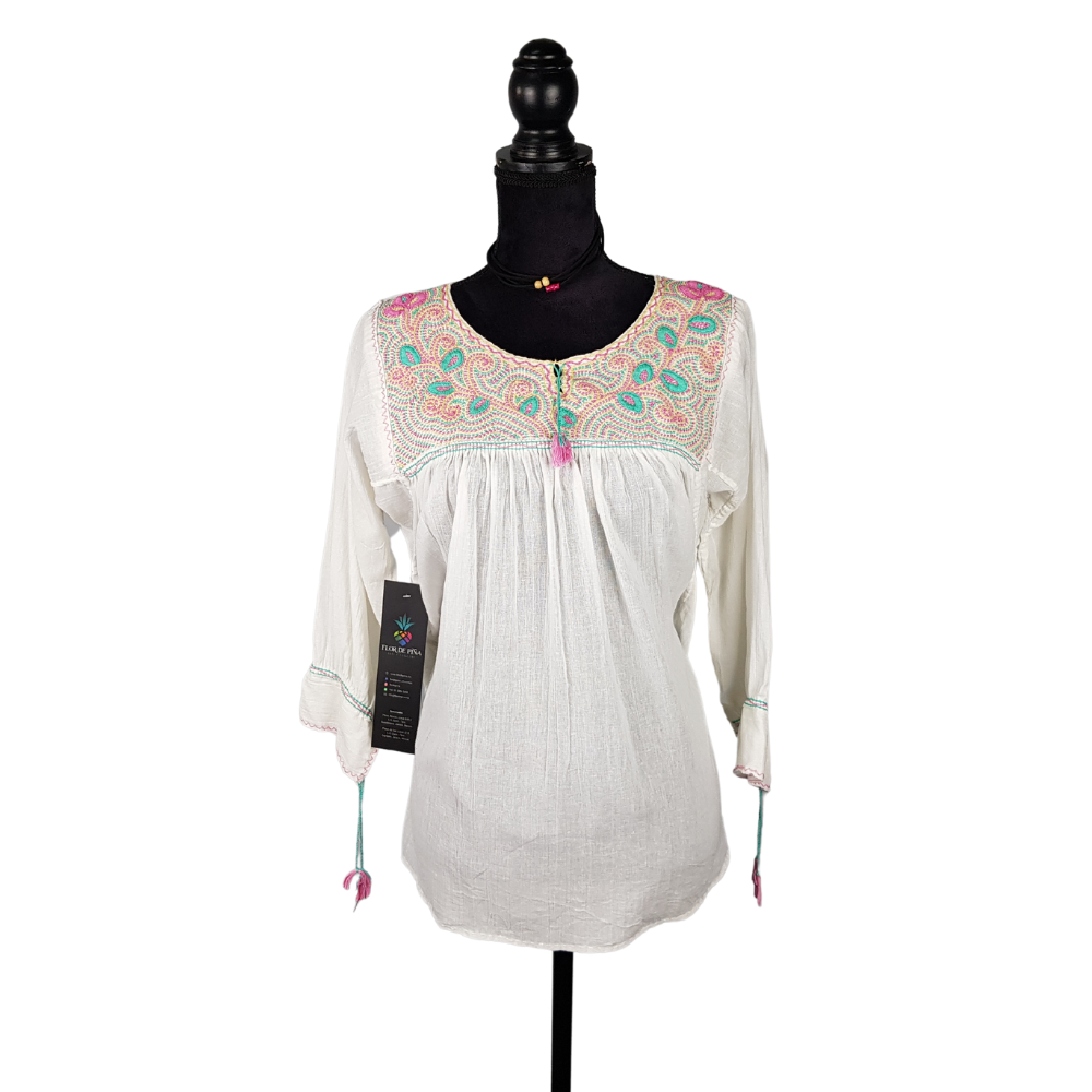 Blusa Aguacatenango con bordado de nudito, hecha en Chiapas