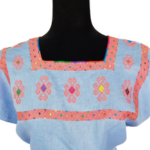 Cargar imagen en el visor de la galería, Blusa de lino con bordados Tzotziles tradicionales de Chiapas azul con grecas y flores rosas y detalles de colores en cuello y mangas
