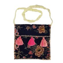 Cargar imagen en el visor de la galería, Bolsa cuadrada de textil con lienzos chiapanecos bordados a mano
